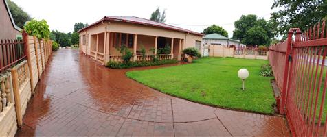 Investor's Opportunity Pretoria North: House + 2 Flatlets, Borehole & Income Pot