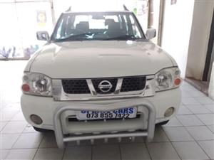 2011 NISSAN NP300 2.4 HIRADER HARDBODY DOUBLE CAB WHITE COLOR  PETROL TOWBAR  