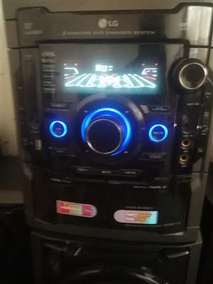 LG HOME THEATER 5SPEAKERS AND subwoofer 