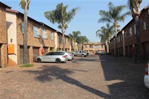 Beautiful 2 Bedroom duplex Townhouse in Glen Marais