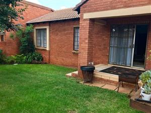 2 BEDROOM, 2 BATHROOM, DOUBLE GARAGE SIMPLEX IN MORELETA PARK TO RENT