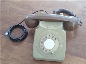 ANTIQUE TELEPHONE WITH ROTARY DIAL