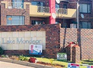 Townhouse For Sale in Mondeor