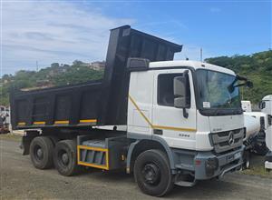 T955- 2011- MERCEDES-BENZ 3344 TIPPER TRUCK