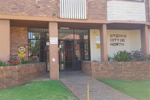 CLEAN 1 ROOM TO RENT IN A 3 BED APARTMENT AVAILABLE FOR OCTOBER 2026