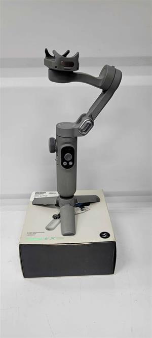 AOCHUAN Smart X Pro 3-Axis Smartphone Gimbal Stabilizer.