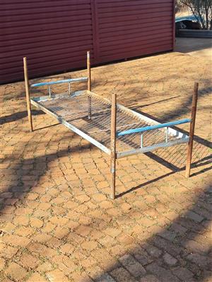 12 Bunker steel beds