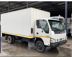2008 Isuzu NPR 400 Volume Van