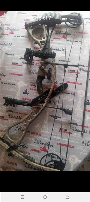 Hoyt charger bow left handed bow 