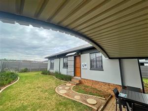 Spacious house in Glenway estate Pretoria East
