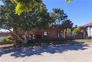 House For Sale in Newton Park