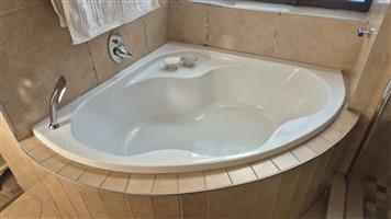 Corner bath 