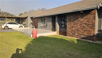 Spacious 3-Bedroom Family Home with Pool, Lapa & Incomplete Flatlets – Endless Potential