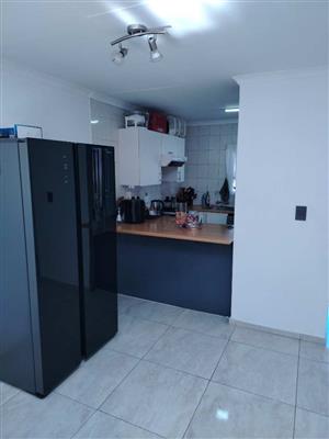 Apartment For Sale in Lakefield & Ext