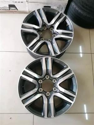 17" Toyota Hilux/Fortuner original mags to use for spare wheel 