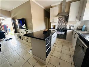 Townhouse For Sale in Terra Nova