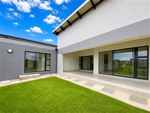 Modern 3-Bedroom Family Home to Rent in Palm Lakes Estate