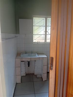 Big spacious garden flat to rent Pretoria north 