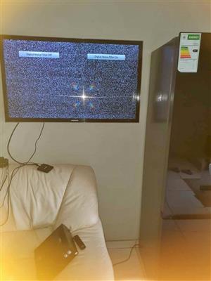 Samsung non smart 46 iches TV for sale