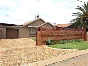 House For Sale in Ennerdale Ext 1