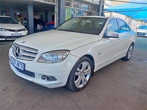 2011 MECEDES BENZ C200 CGI  Transmission: Automatic  Mileage: 102000km Fueltype: Petrol  White