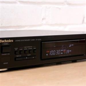 BEAUTIFUL TECHNICS STEREO SYNTHESIZER TUNER - IMMACULATE 