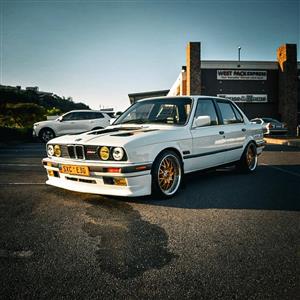 BMW E30 (320i body with 328i multivalve)