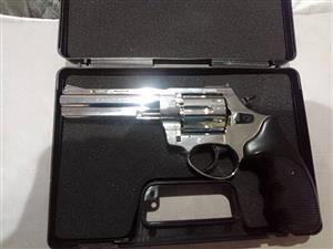 Blank 9mm chrome 6shot revolver gun and gun safe combo