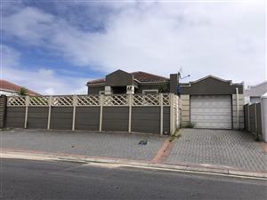 Property for sale in Rondevlei with Swimming Pool 