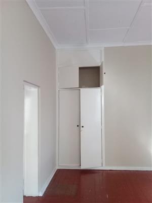 One bedroom cottage with separate living room to rent in Houghton Estate