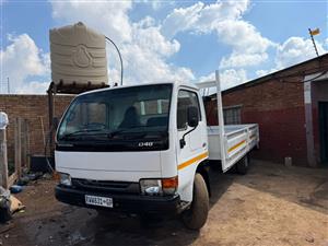 2006 Nissan UD40 Dropside