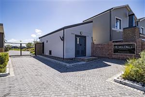 Townhouse For Sale in Westbrook