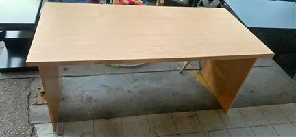 Desk big 280 Steve Biko road  Gezina  PTA  Wattsup   calls