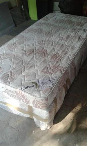 Enkelbed matras met basis