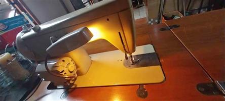 Singer Sewing Machine for Sale 