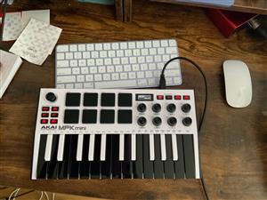  Akai MPK Mini – White