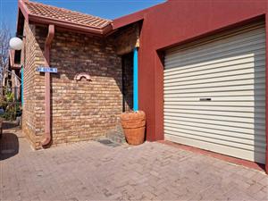 Charming 3-Bedroom Townhouse to Rent in Heidelberg, Rensburg – Private, Comfortable, and Move-In Rea