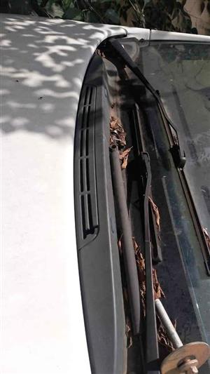Citroen Xsara Picasso wiper cowling cover