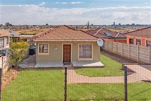 Don’t Miss This Beautiful, Well-Kept 3-Bedroom Home In The Sought-After Witpoortjie Estate!