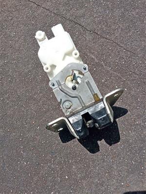 Mitsubishi Outlander Boot Lock