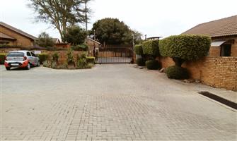 Townhouse For Sale in Wilgeheuwel