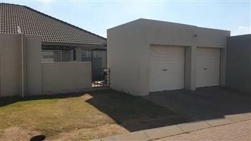 Townhouse For Sale in Die Heuwel & Ext