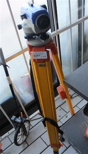 MAC AFRIC AUTOMATIC DUMPING LEVEL W/STAND AND RULER S063894A