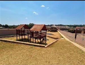 Townhouse For Sale in Meredale