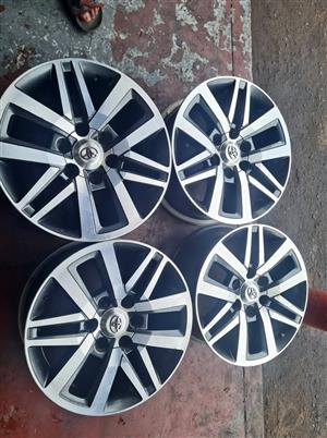 Toyota Hilux Gd6 original alloy mags size 18 aset