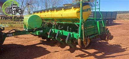 2013 John Deere 2113 CCS