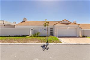 Modern Comfort & Effortless Entertaining.