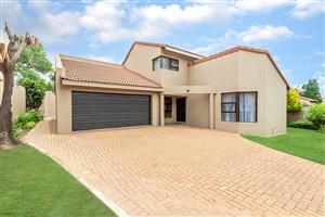 Modern Freestanding Family Home for Sale in Sunninghill Gardens
