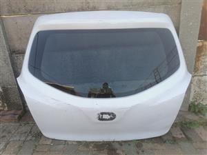 datsun go tailgate with glass 