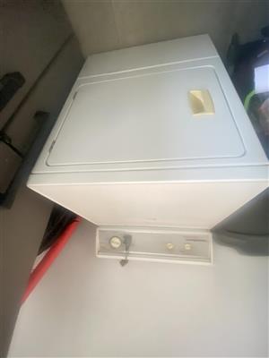 Speel Queen tumble drier excellent condition no scratches or dents